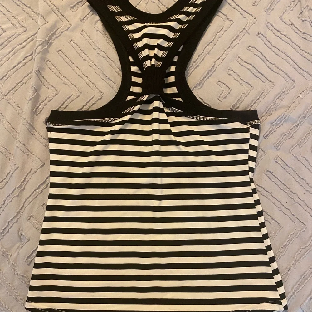 Sharagano Y2K Medium Black and White Striped Bare Shoulder Grunge Goth Tank Top